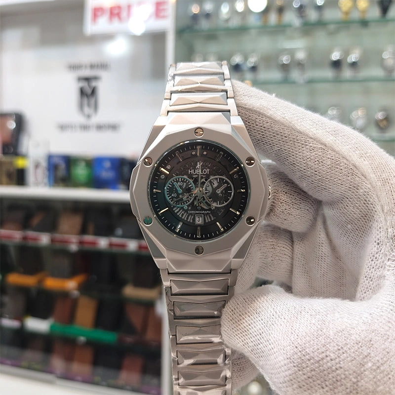 Diamond-cut Black Dial