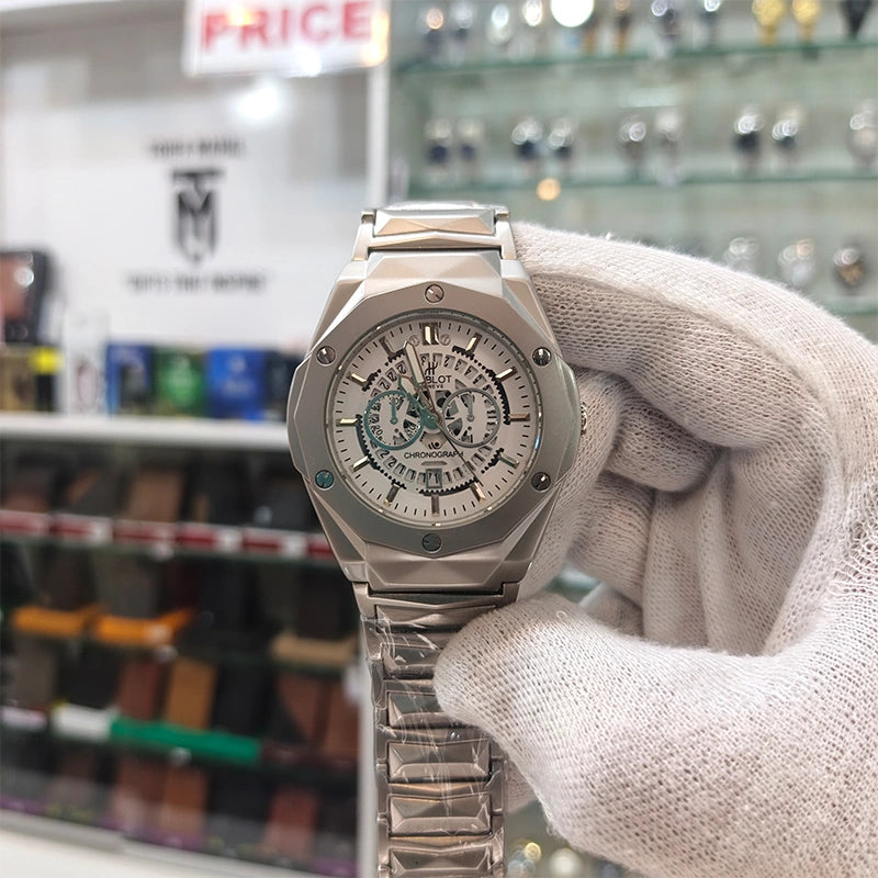 Diamond-Cut White dial