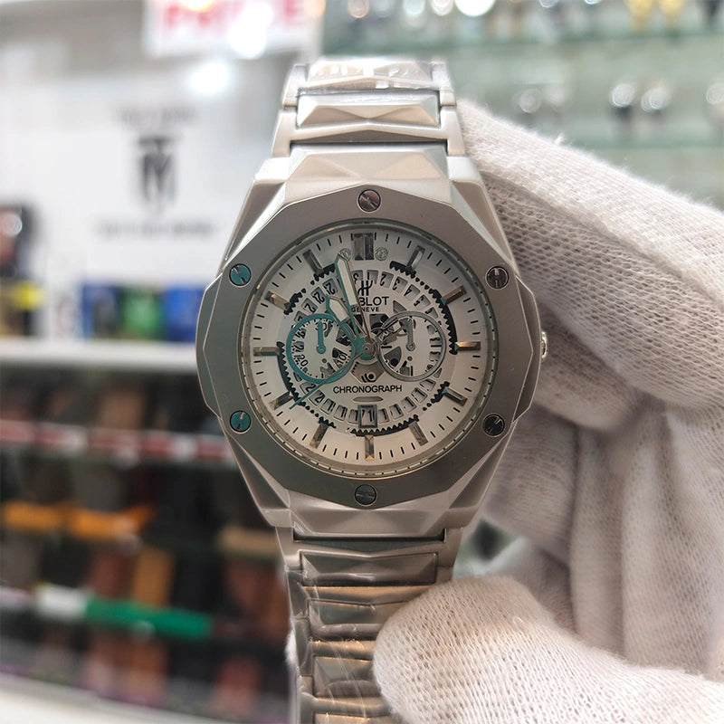 Diamond-Cut White dial