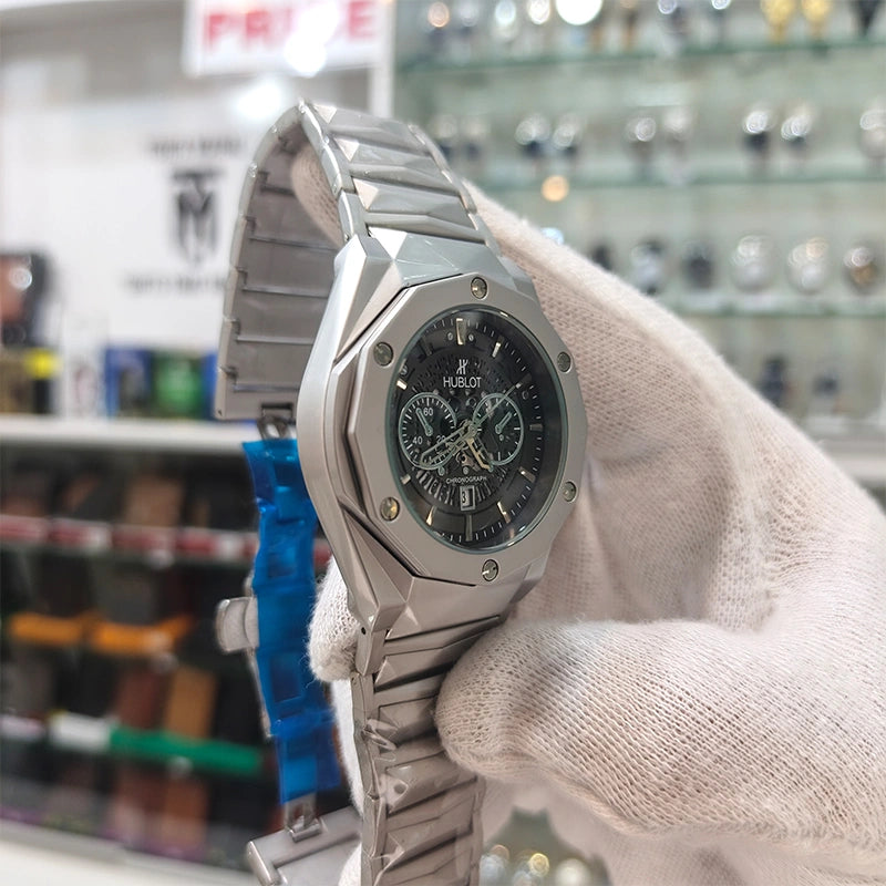 Diamond-cut Black Dial