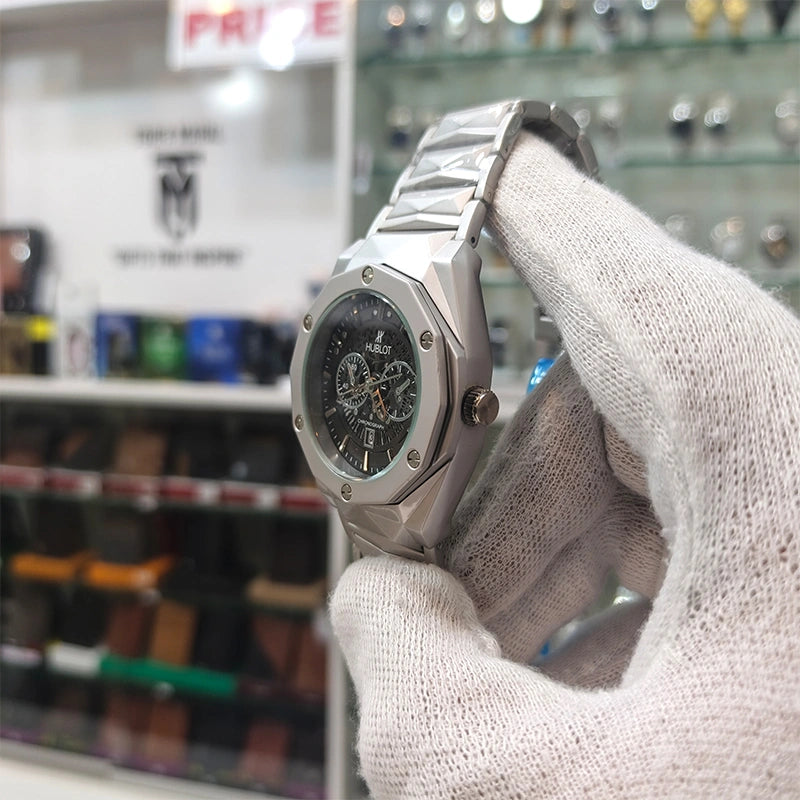 Diamond-cut Black Dial